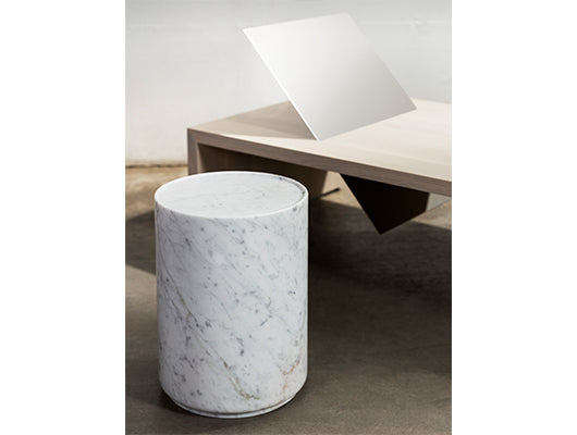 White and grey marble side table with daybed. 